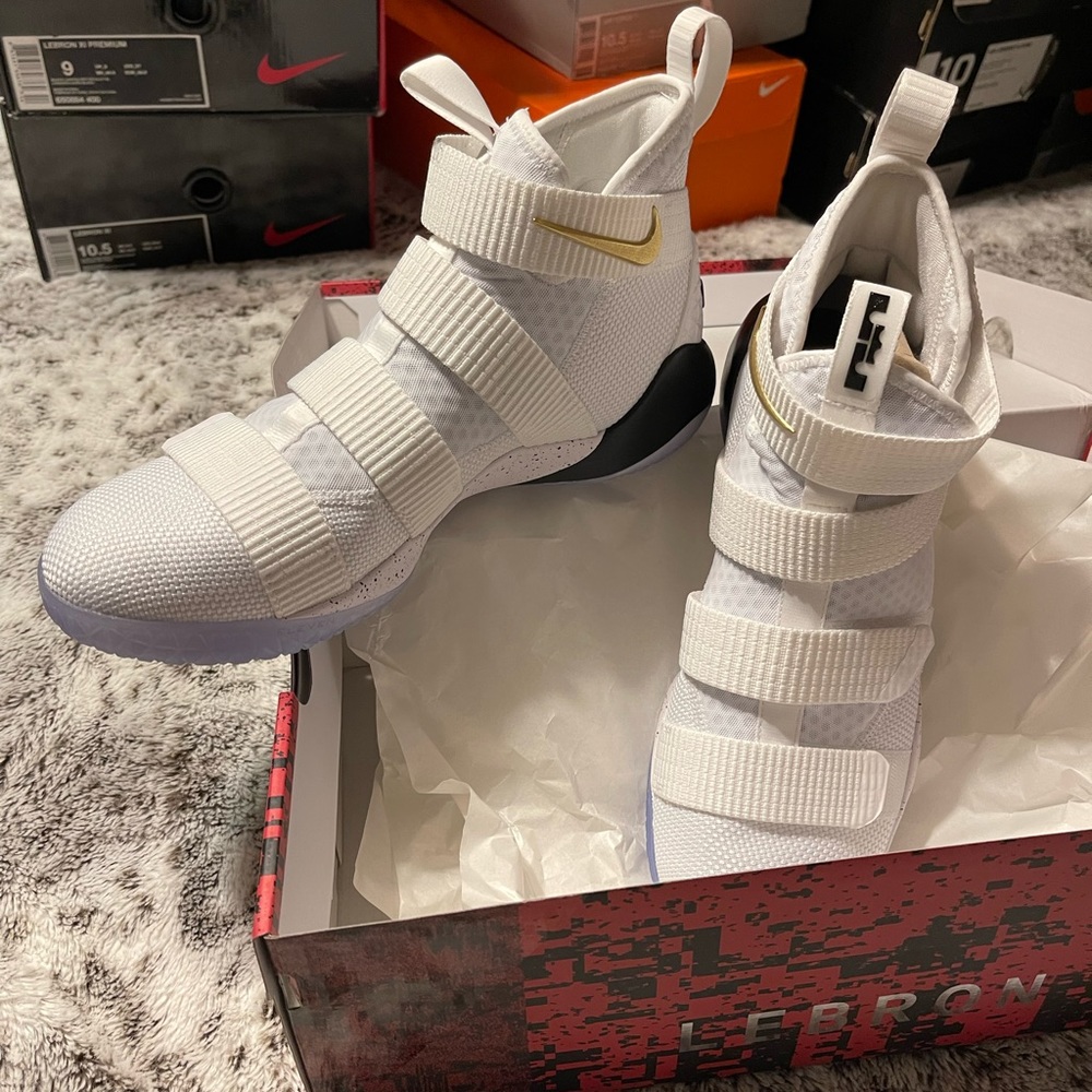 Nike lebron soldier xi size 9.5